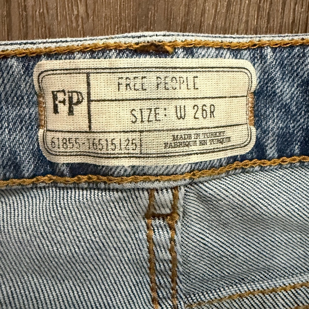 Free People Flare Jeans W26 Light Wash Raw Hem Frayed Boho Stretch Denim - Picture 2 of 3
